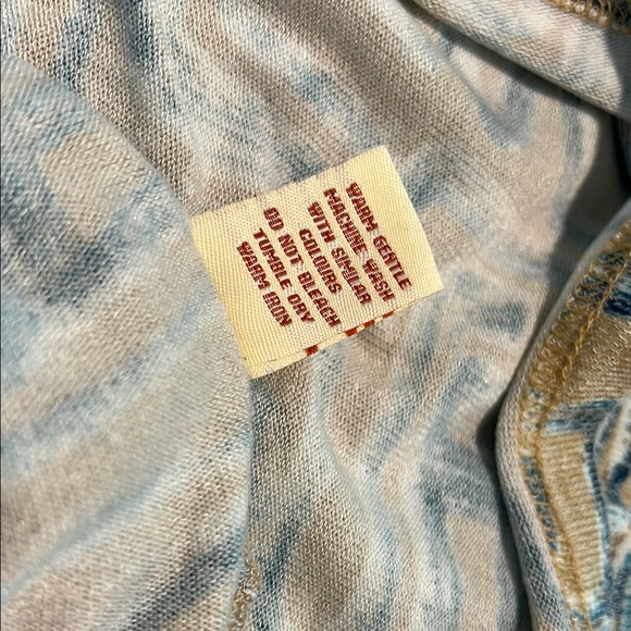 Abstract Patterned Women's Top - Picture 4 of 8